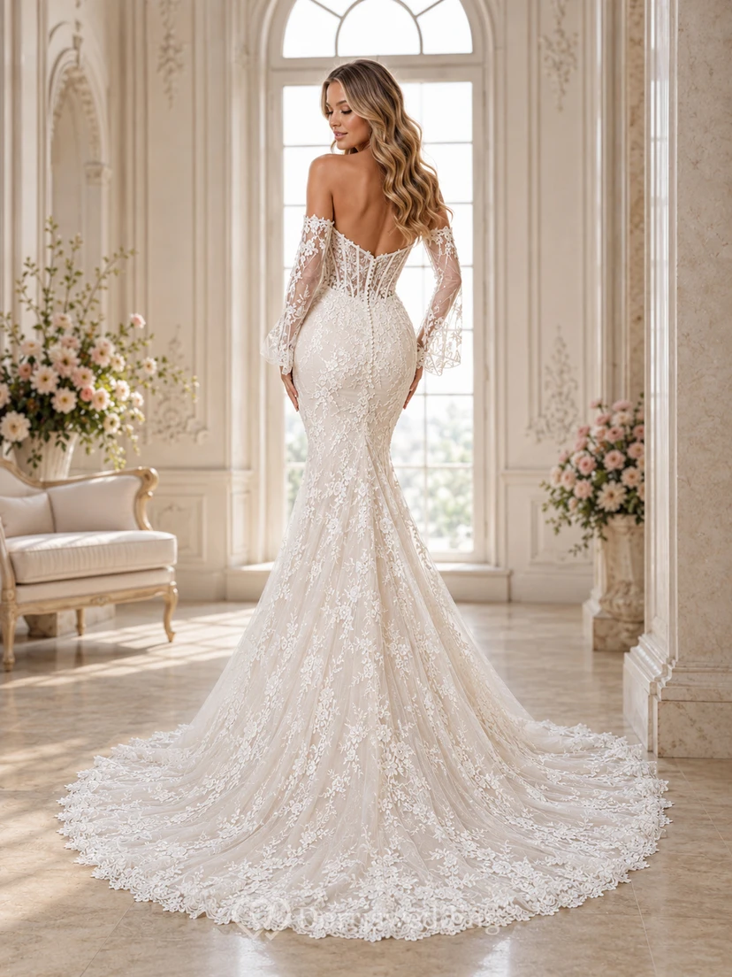 Robe de mariée sirène en dentelle, épaules dénudées, manches amovibles et traîne chapelle, idéale pour une cérémonie. view 2