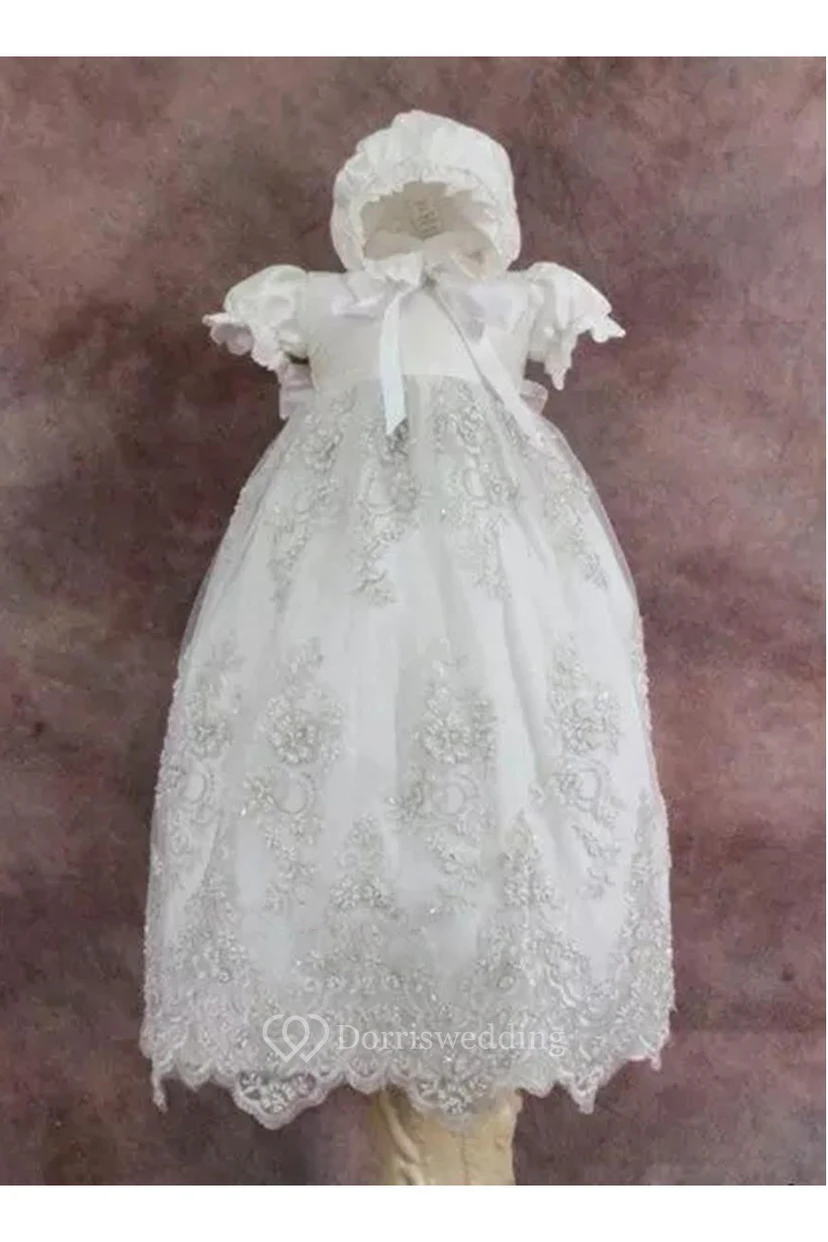 Robe de baptême mignonne à manches bouffantes et applications de dentelle view 2
