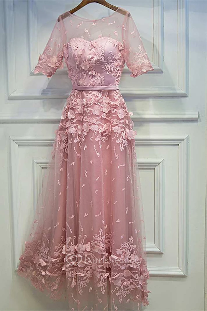 Robe trapèze en dentelle à manches courtes et col rond, avec ceinture. view 11