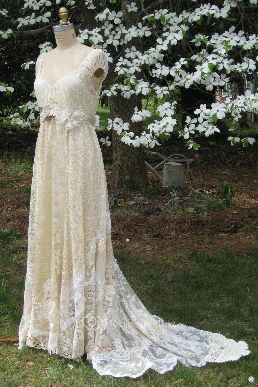 Cap-Sleeve Deep-V-Neck Vintage Lace Boho Wedding Dress With Flower And Sweep Train