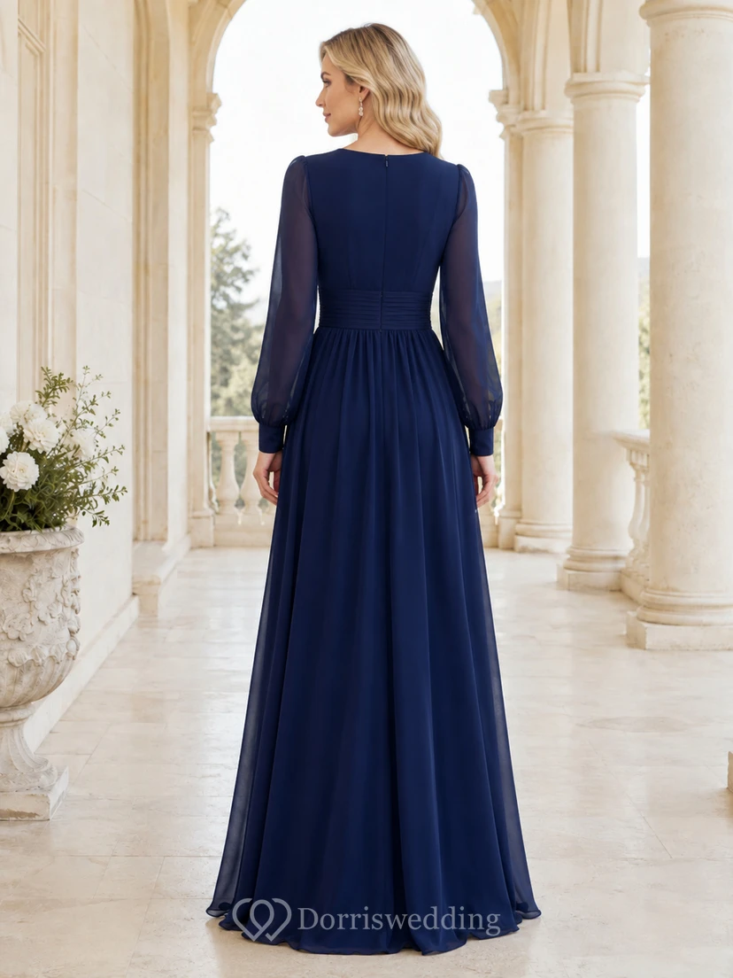 Dunkelblaues, bodenlanges, elegantes Chiffonkleid in A-Linie mit langen Ärmeln und Schmucksteinen von Midnight Reserve view 2