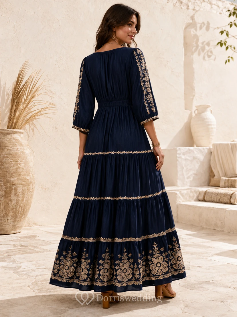 Dunkelblaues, besticktes Stufenkleid im Vintage-Boho-Stil mit eckigem Ausschnitt, Glockenärmeln und Bohème-Stil view 2