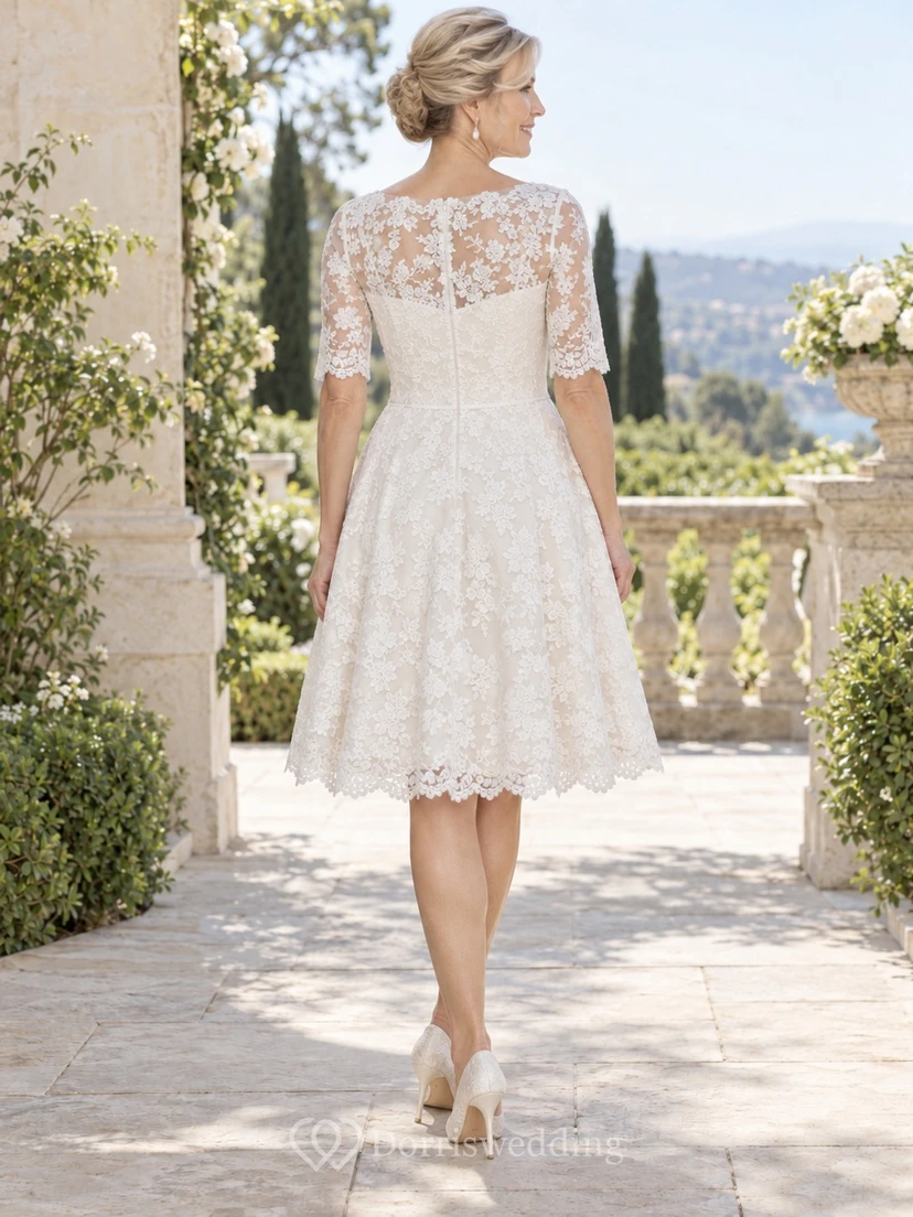 Vestido de novia modesto de corte A hasta la rodilla con encaje y mangas hasta el codo, ideal para novias mayores. view 2