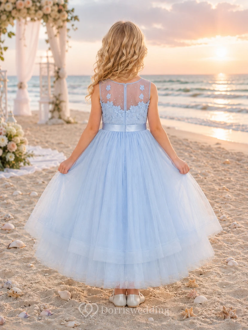 Robe de demoiselle d'honneur bleu ciel en dentelle et tulle, coupe trapèze, col rond, longueur thé view 2