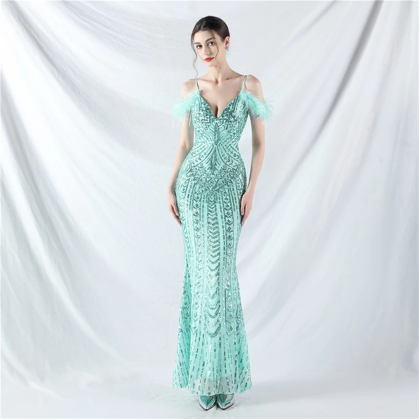 Robe de soirée haut de gamme ornée de perles florales et de plumes d'autruche. view 60