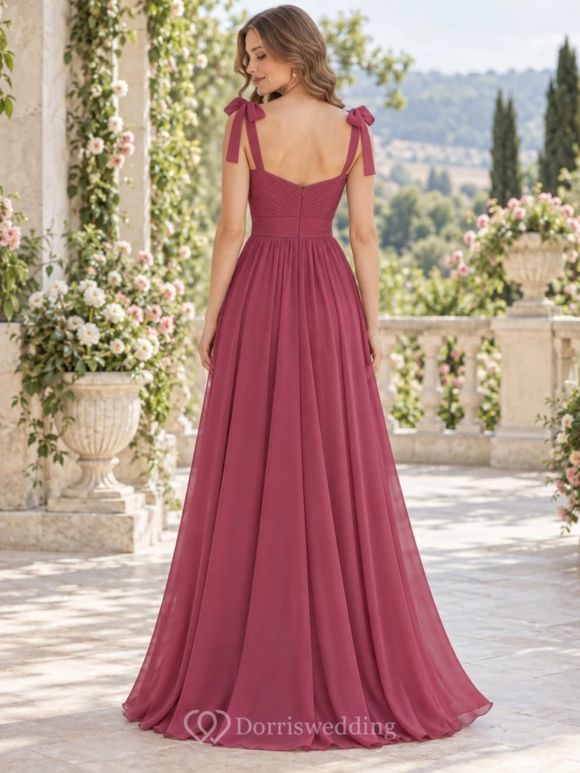 Vestido largo de dama de honor sencillo, color frambuesa, corte A, escote corazón, gasa, tirantes con lazo y fruncido view 2