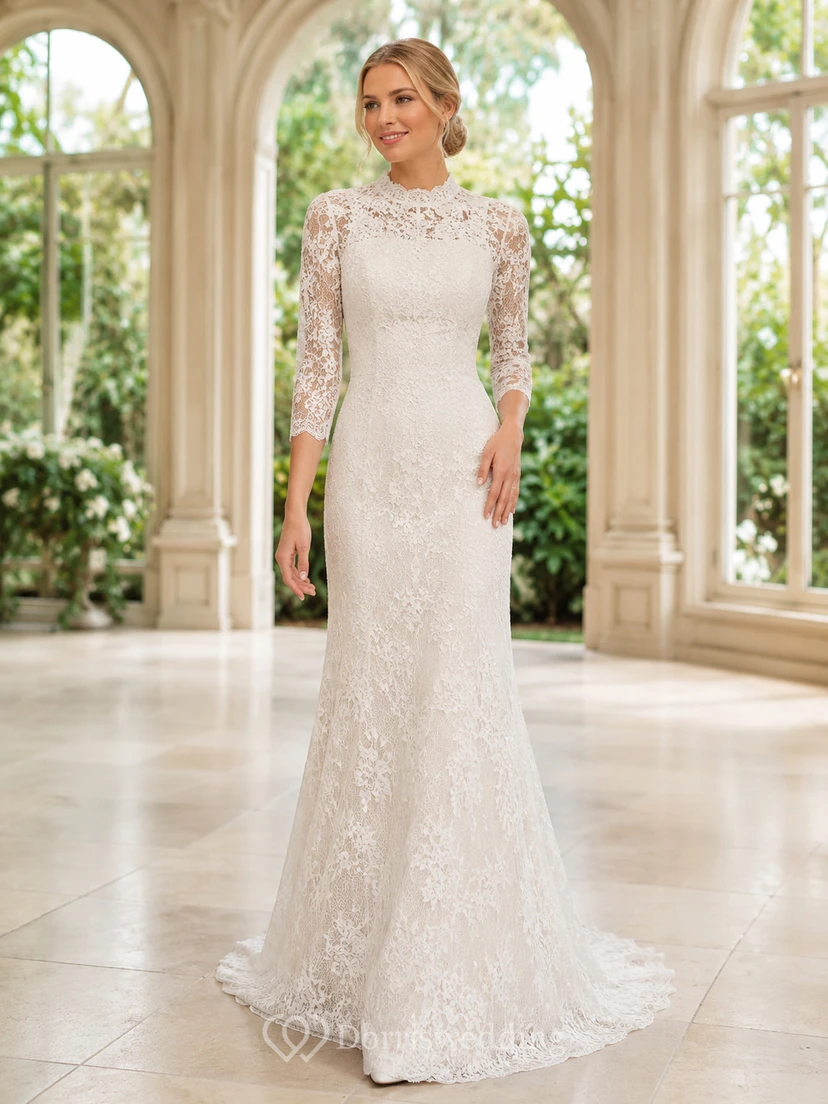 Robe de mariée modeste en dentelle et tulle, coupe sirène, col montant, manches longues et traîne chapelle