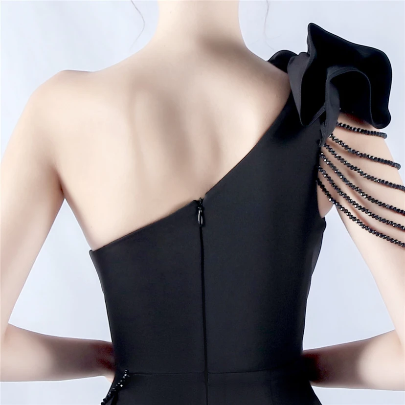 Vestido de noche de satén plisado con hombros descubiertos y escote alto, bordado a mano con cuentas y flores, para mujer. view 7