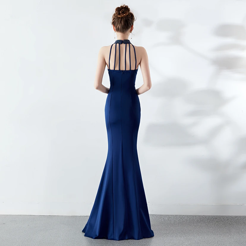 Robe de mariée longue rouge à traîne et col halter, style automne, pour un banquet de mariage ou une soirée. view 14