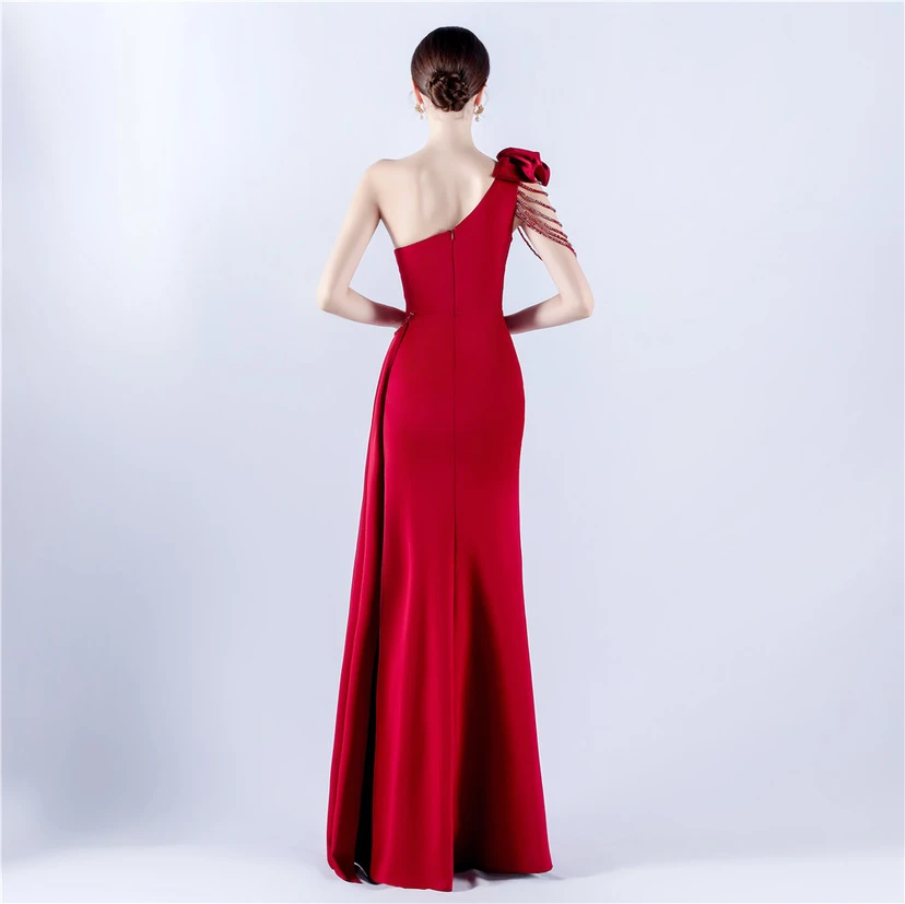 Vestido de noche de satén plisado con hombros descubiertos y escote alto, bordado a mano con cuentas y flores, para mujer. view 11