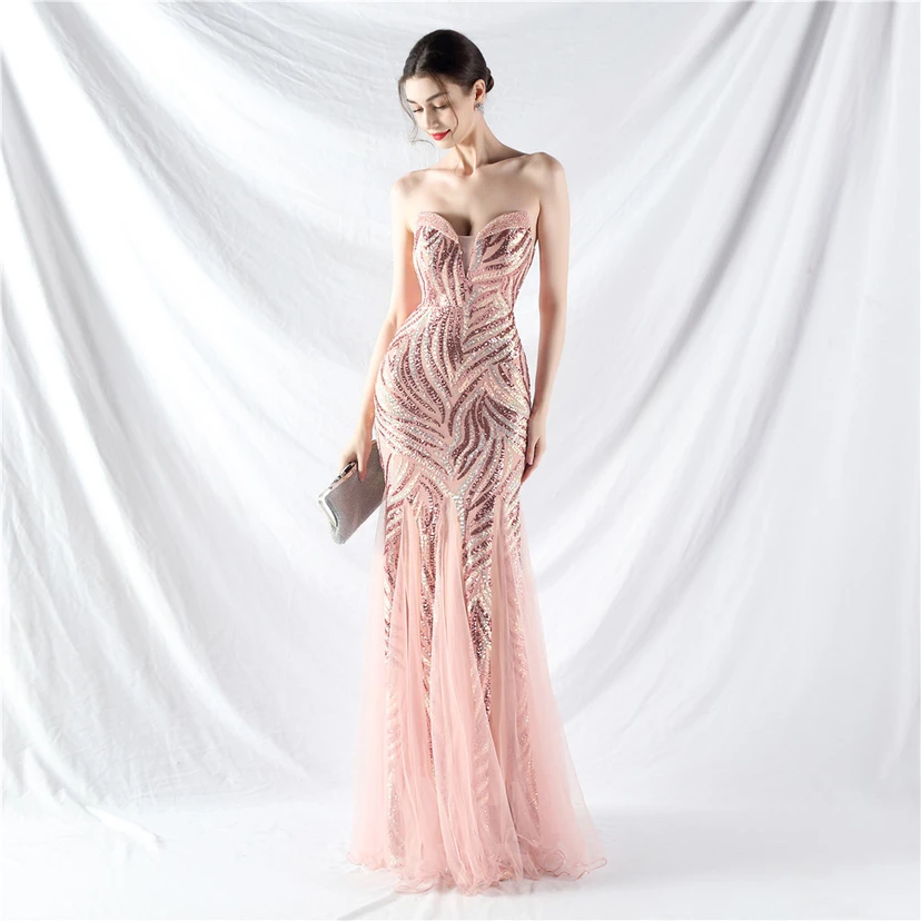 Schwer gearbeitetes, perlenbesetztes Abendkleid aus Netzgewebe mit superdichter Paillettenbesatz view 23