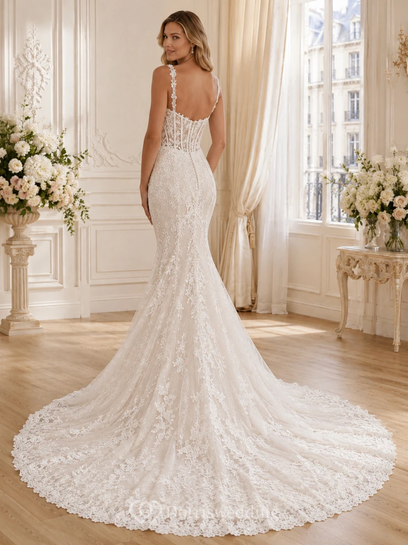 Robe de mariée sirène sans manches en dentelle royale, bretelles cœur et traîne chapelle, ornée d'appliqués floraux, style jardin. view 2