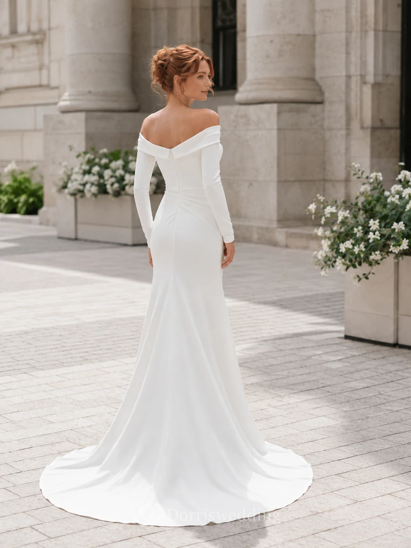 Vestido de novia de crepé con escote de hombros descubiertos, manga larga y cola de sirena. view 2