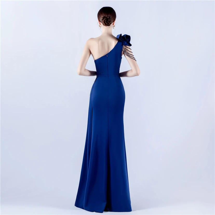 Vestido de noche de satén plisado con hombros descubiertos y escote alto, bordado a mano con cuentas y flores, para mujer. view 29