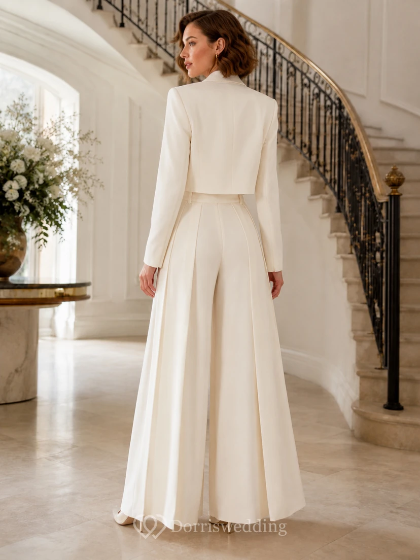 Traje de novia moderno de tres piezas con chaqueta corta y pernera ancha. view 2