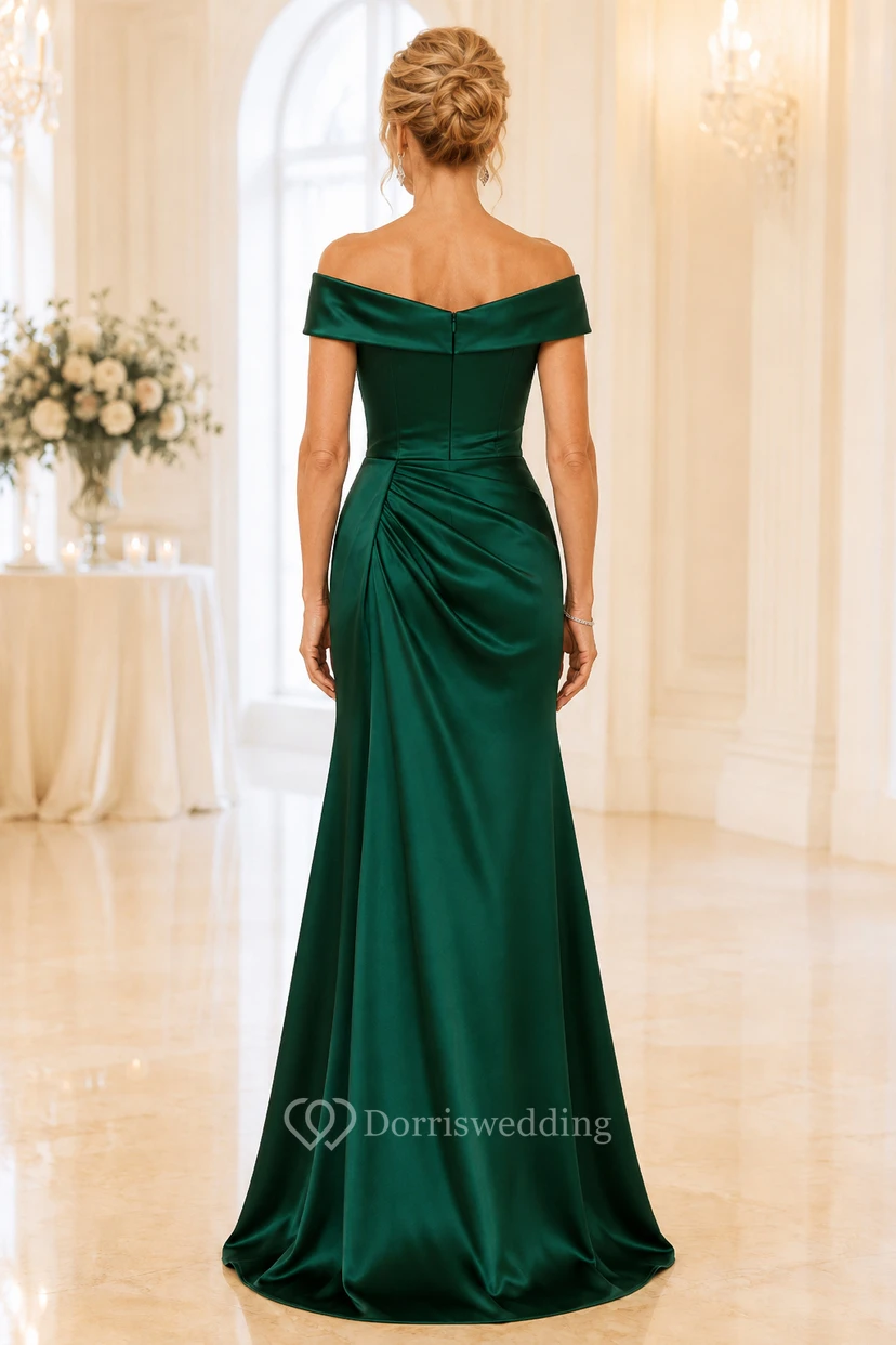 Robe sirène en satin vert foncé pour la mère de la mariée, épaules dénudées, longueur au sol avec fronces view 2