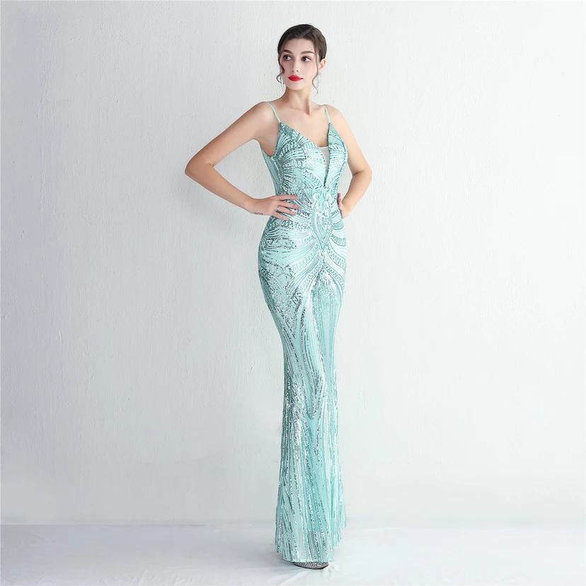 Vestido largo de noche con lentejuelas y tirantes de flores, ajustado, elegante y de estilo sofisticado. view 39