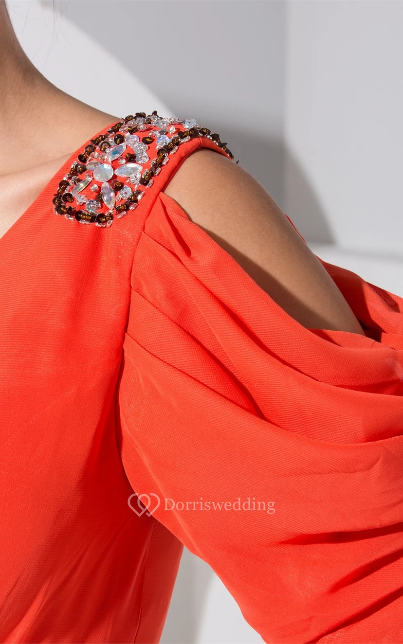 Halbärmeliges, gerafftes Abendkleid mit V-Ausschnitt, seitlicher Drapierung und Schleppe view 4