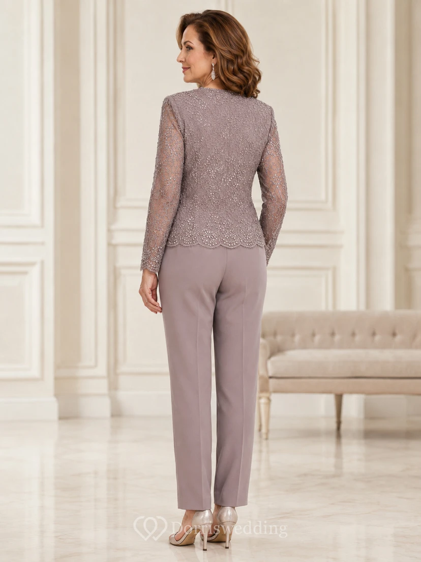 Eleganter, lilafarbener Vintage-Spitzenanzug für die Mutter der Braut mit Rundhalsausschnitt, langen, perlenbesetzten Ärmeln, geschwungenem Saum und schmal zulaufender Hose. view 2