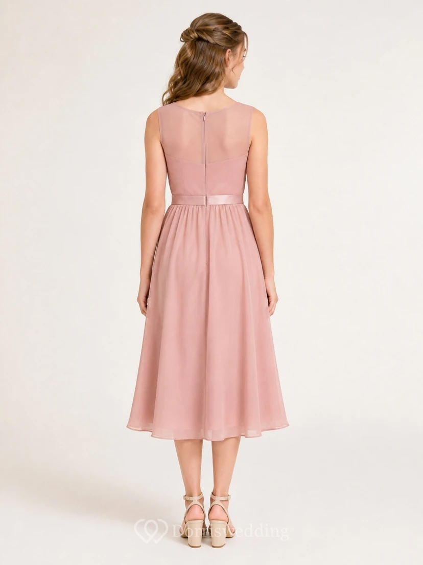 Elegantes, ärmelloses, wadenlanges Chiffonkleid in Altrosa für junge Brautjungfern. view 2