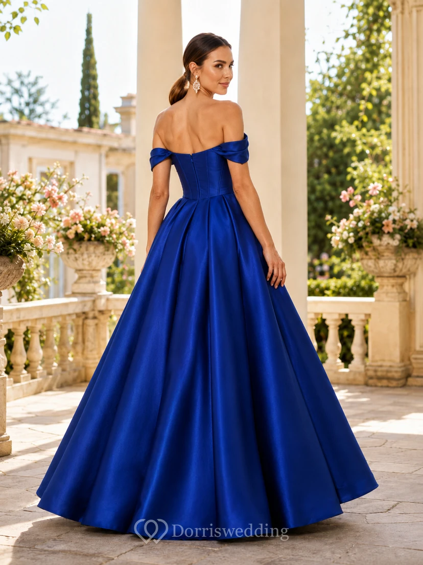Robe de bal de luxe en satin bleu royal, épaules dénudées, décolleté cœur et plissée. view 2