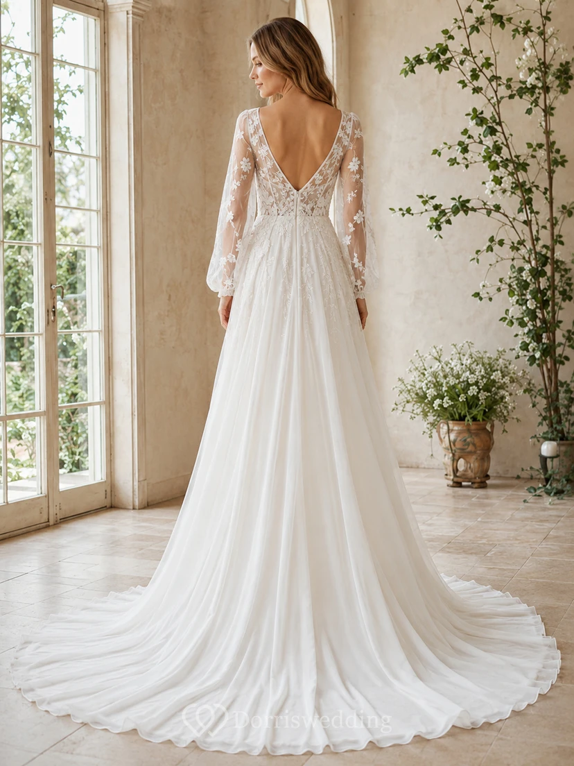 Robe de mariée trapèze en mousseline de soie à col en V et manches illusion longues, en dentelle, col A et coupe chapelle view 2