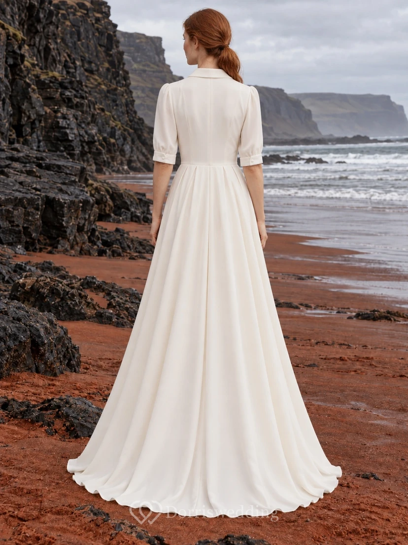 Vestido de novia de crepé de China con cuello con muescas, mangas hasta el codo y botones delanteros. view 2