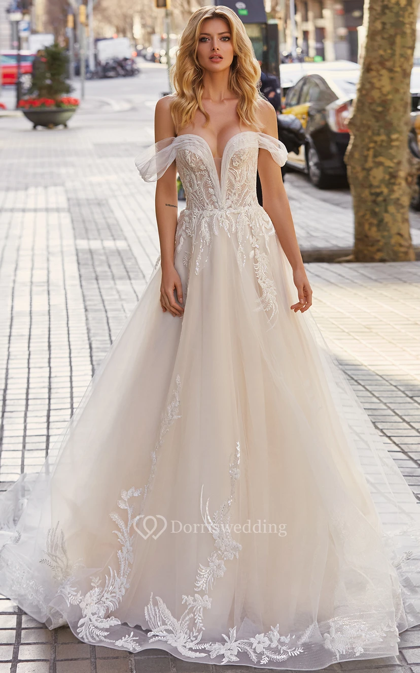 Märchenhaftes schulterfreies, gerafftes A-Linien-Brautkleid aus Tüll und Spitze mit Korsettrücken