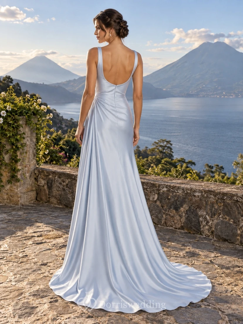 Himmelblaues Brautkleid aus Satin mit Wasserfallausschnitt, geraffter Taille und drapiertem Etuirock view 2