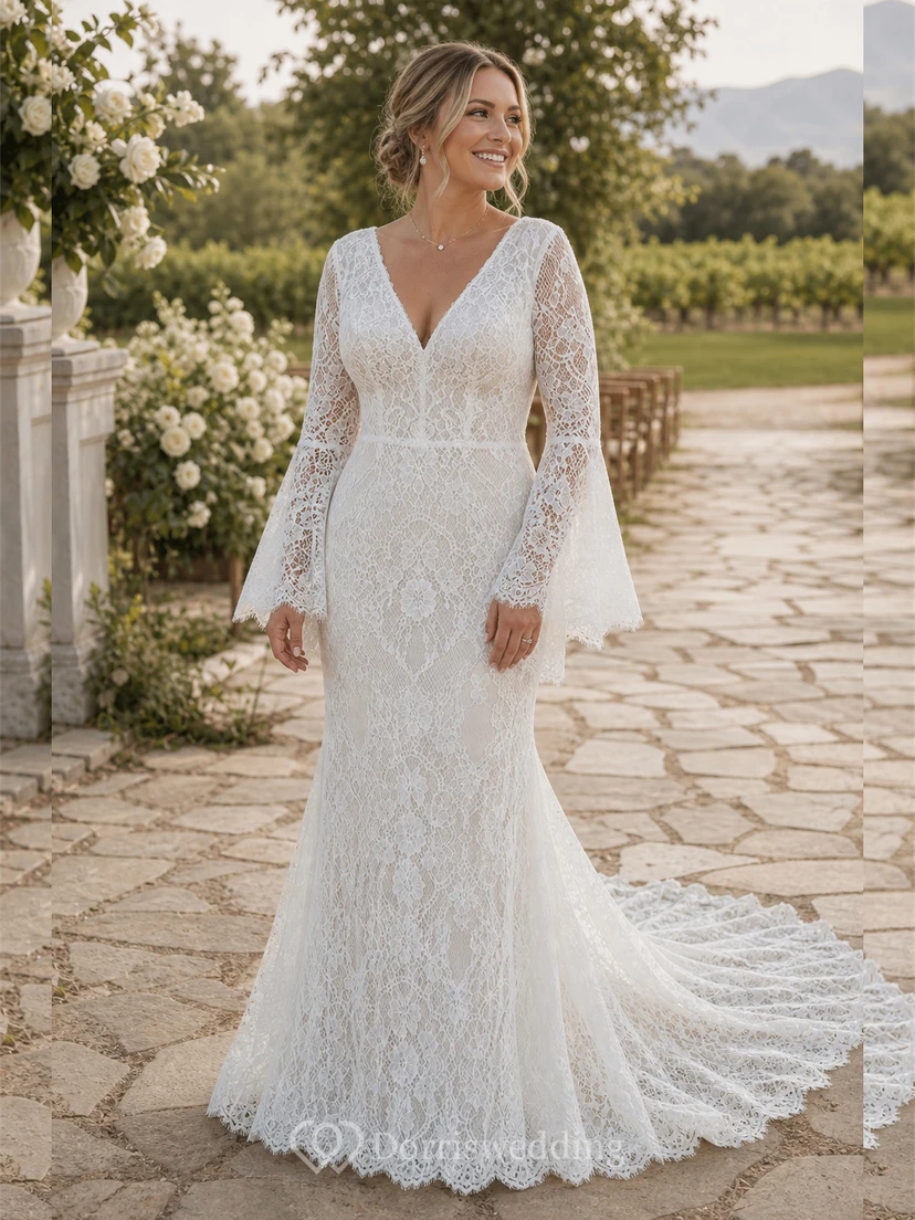 Vestido de novia bohemio de encaje, corte recto, escote en V, mangas largas acampanadas y cola. view 12
