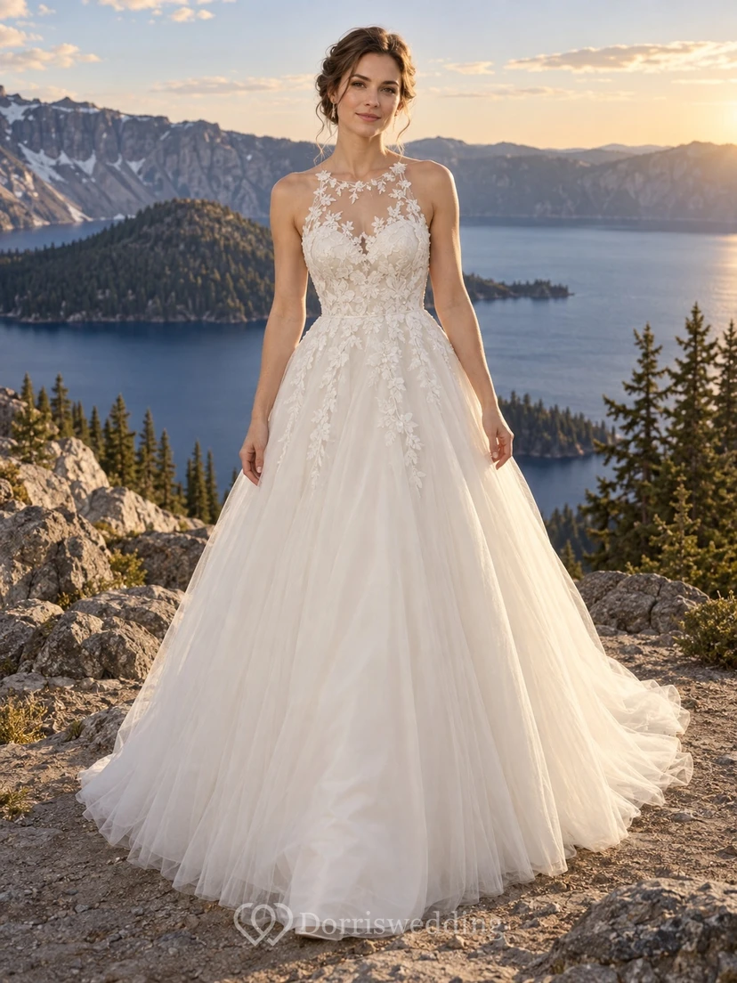 Vestido de novia de gala con apliques florales, cuello alto, encaje, tul y satén, espalda ilusión.