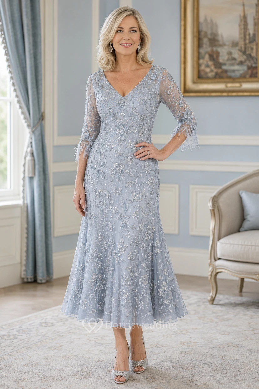 Robe de mariée bleu ciel en dentelle et tulle, coupe sirène, manches 3/4, col en V, longueur midi, détails à volants