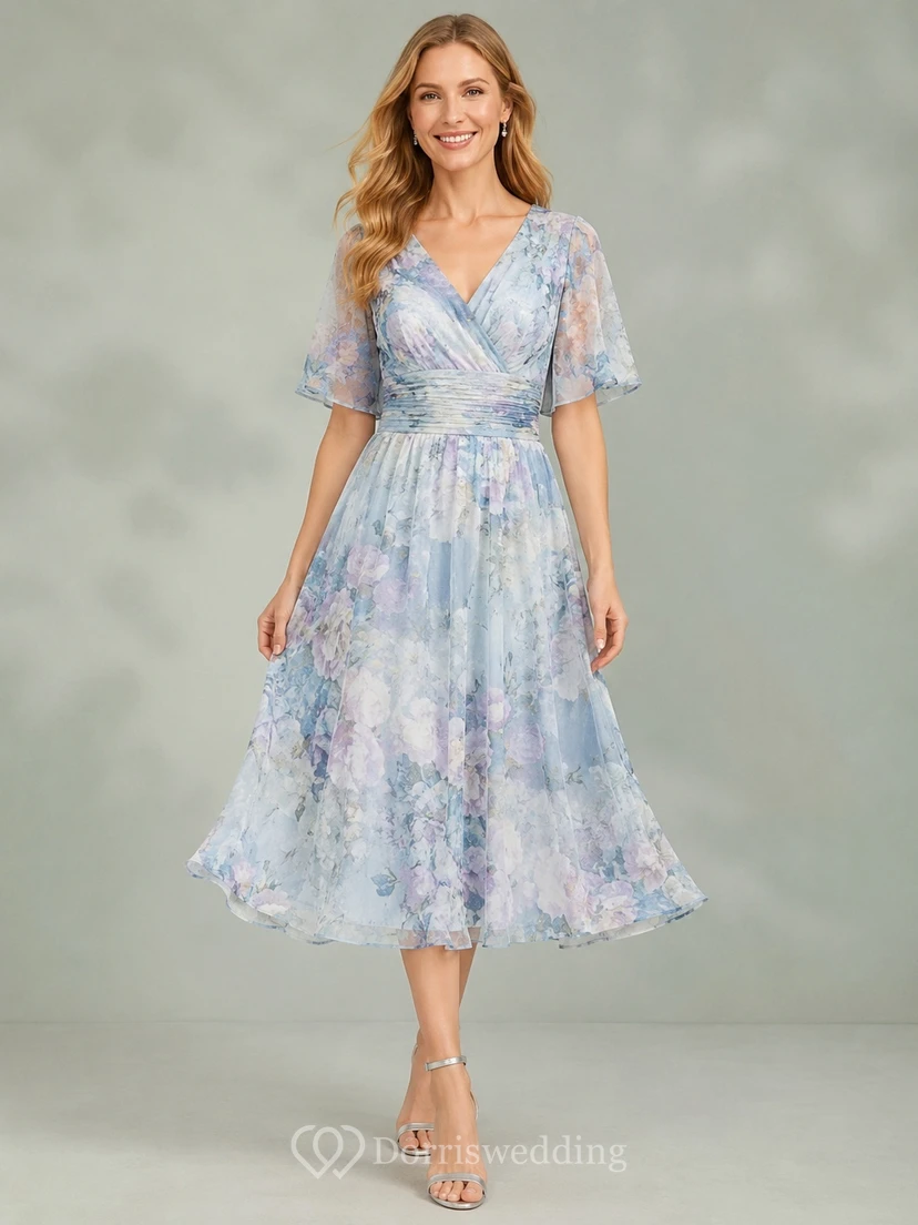 Robe d'invitée bleue à fleurs, coupe trapèze, en mousseline, col V, manches courtes, style jardin