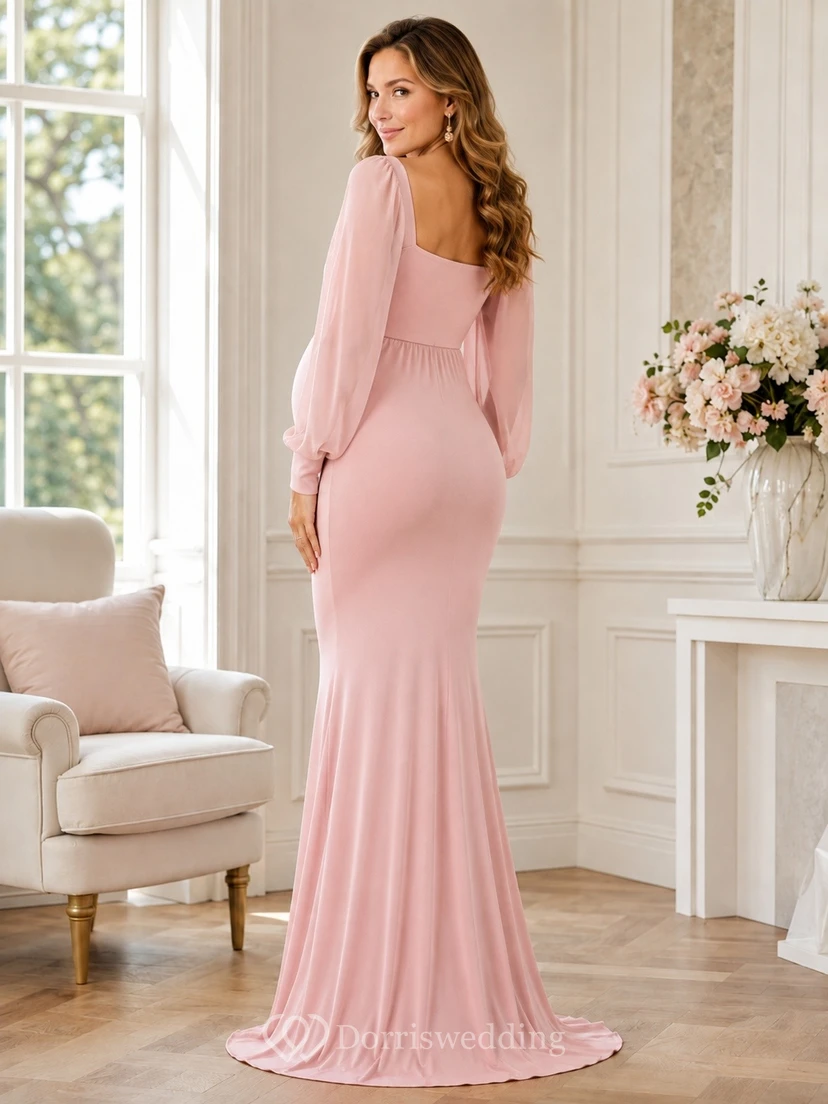 Vestido de maternidad largo hasta el suelo de manga larga con cuello joya, tejido elástico rosa rubor esculpido en jersey. view 2