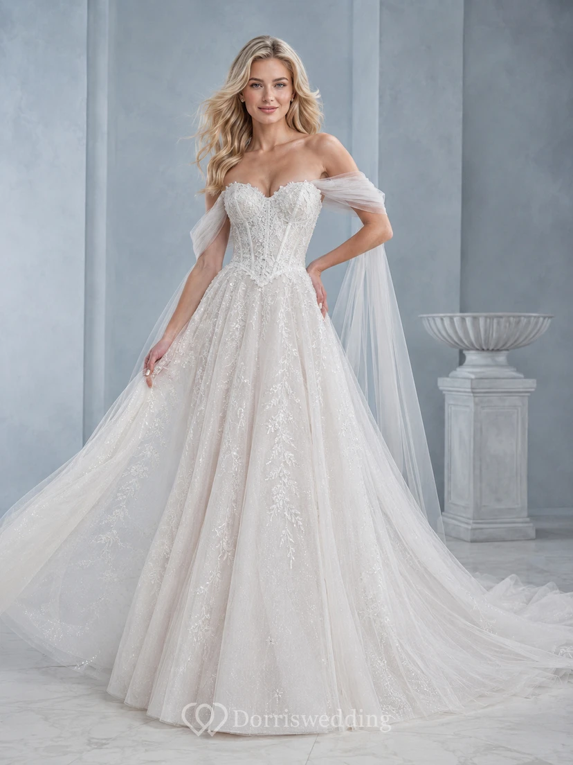 Robe de mariée romantique à épaules dénudées, cape, dentelle florale, coupe trapèze et traîne chapelle