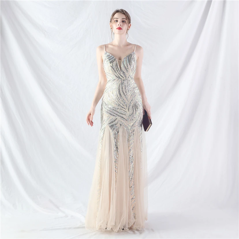 Paillettenbesetztes Abendkleid aus Netzstoff und Trägern view 86
