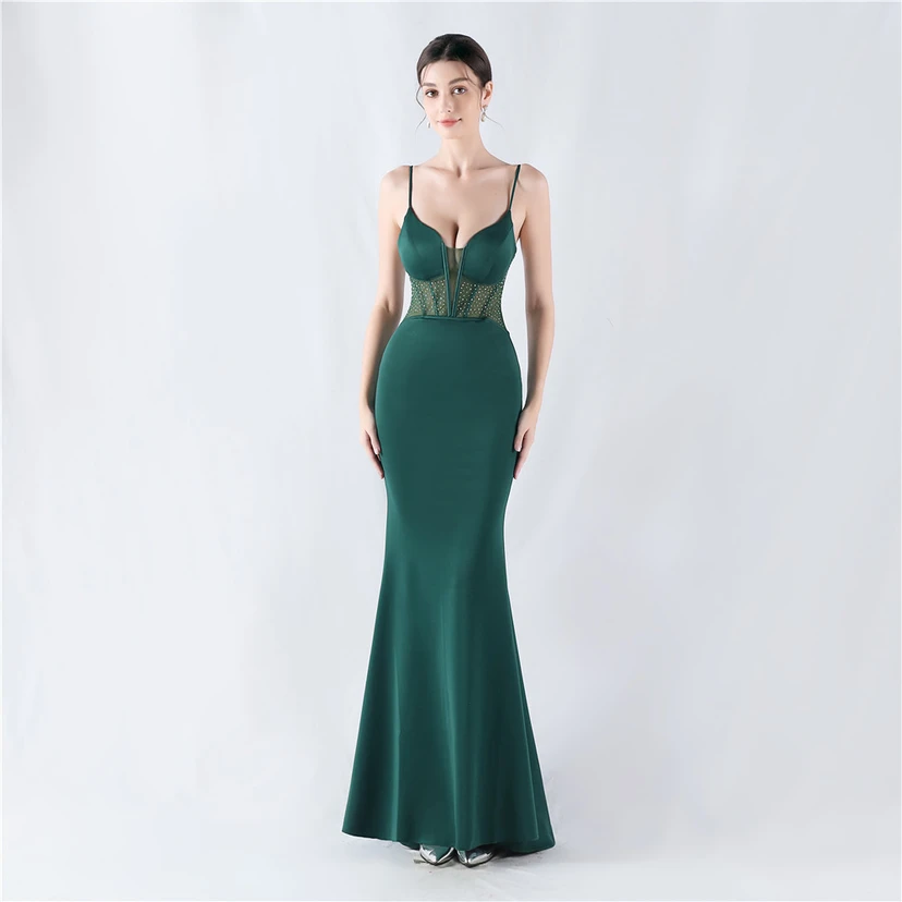 Gilet gainant en maille à motif diamant, robe de soirée sirène à bretelles fines et décolleté en V view 33