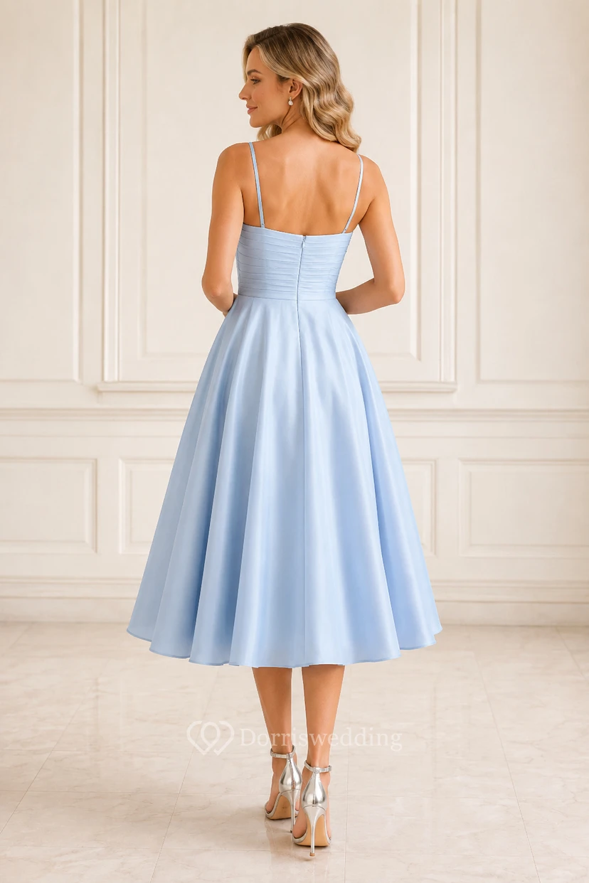 Himmelblaues A-Linien-Kleid aus Satin mit Spaghettiträgern in Teelänge für den Homecoming-Ball view 2