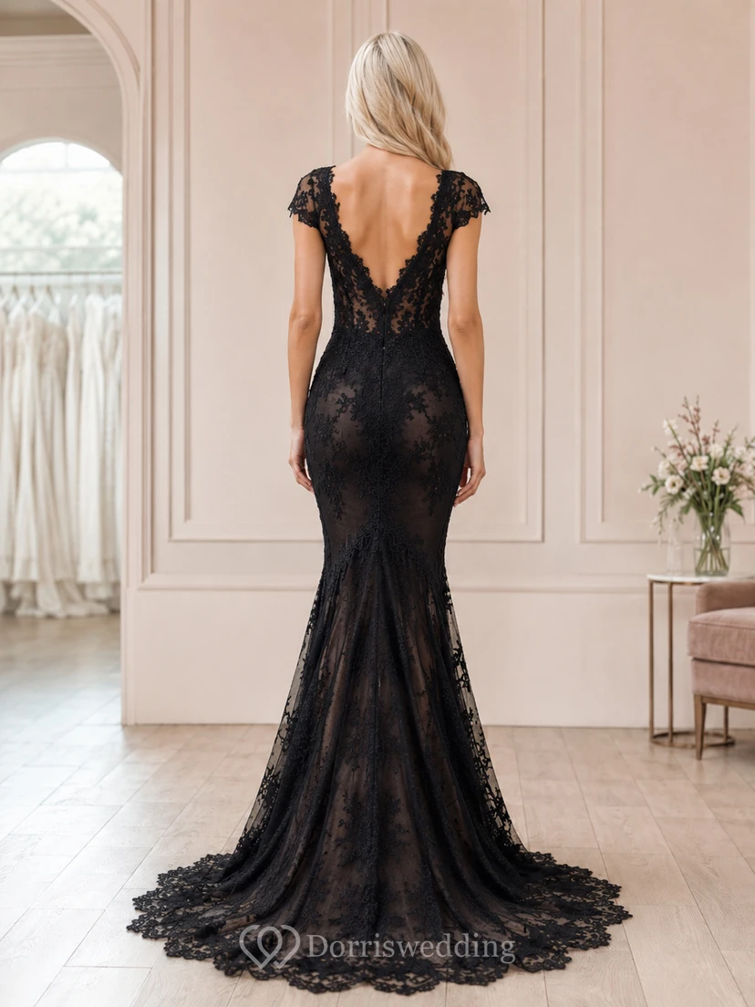 Robe de mariée sirène alternative à décolleté plongeant en V, manches courtes en dentelle view 2
