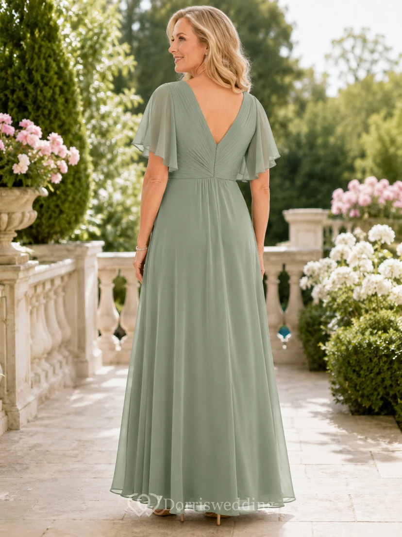 Romantisches, bodenlanges A-Linien-Chiffonkleid in Salbeigrün für die Mutter der Braut mit V-Ausschnitt, Empire-Taille und flatternden Ärmeln view 2