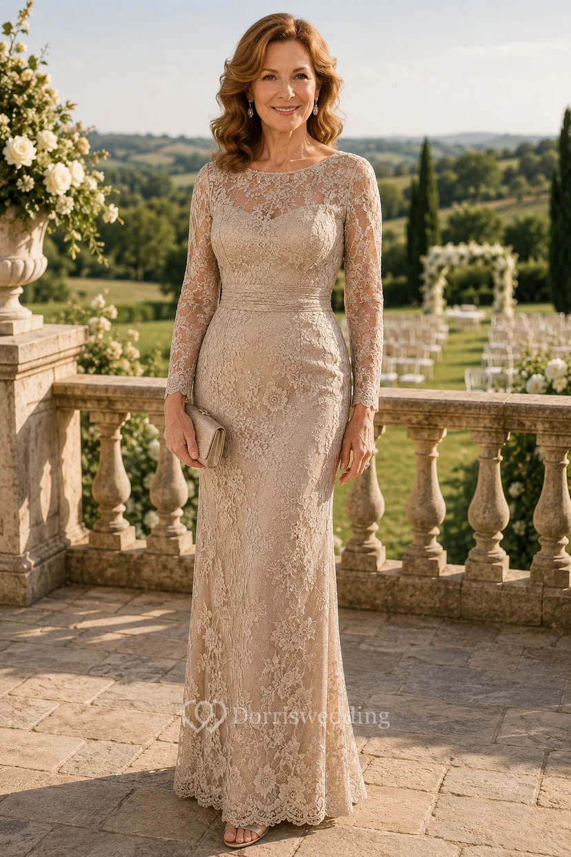 Champagnerfarbenes, tailliertes Pailletten-Spitzenkleid mit langen Ärmeln im Bateau-Stil