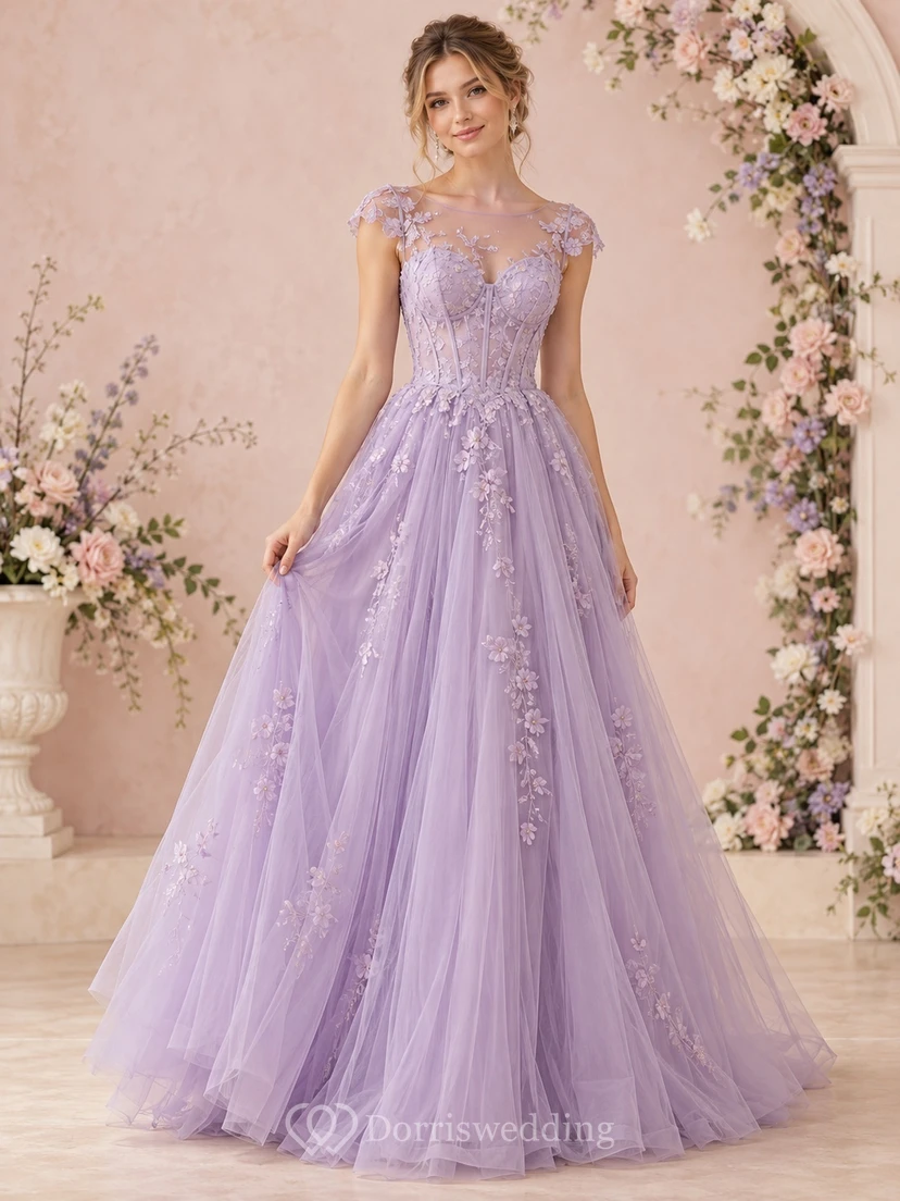 Robe de bal modeste lavande à manches bateau et dentelle florale en tulle, coupe bateau, manches courtes.