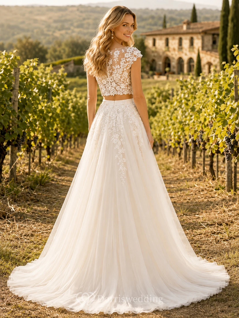 Conjunto de novia de tul con top corto bordado floral y estampado de viñedo. view 2