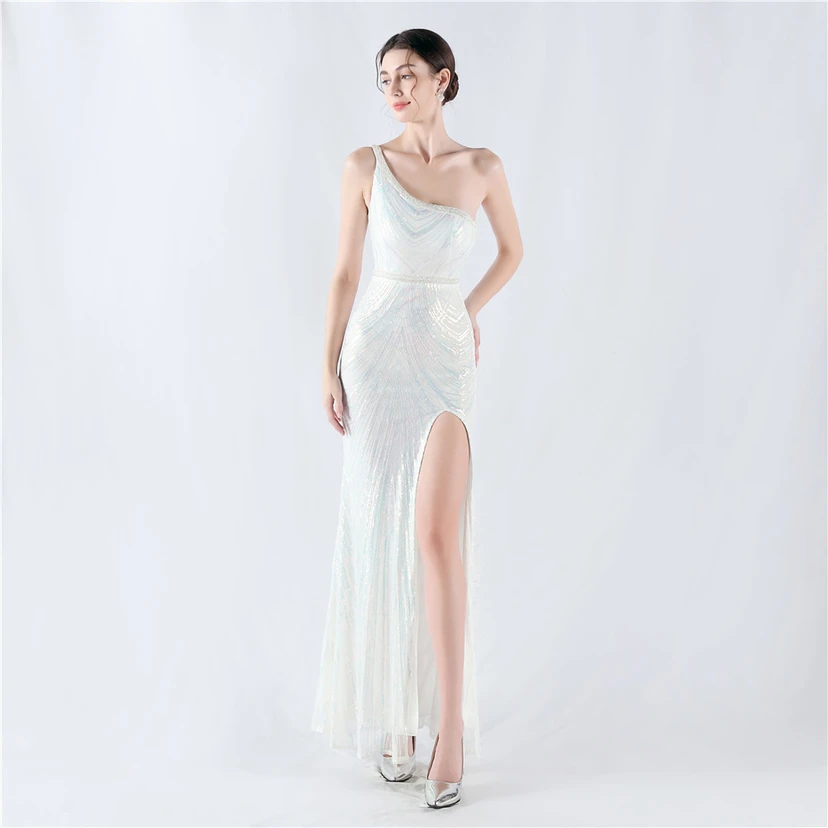Vestido de noche asimétrico con escote alto y escote alto, adornado con cuentas florales y flores. view 73