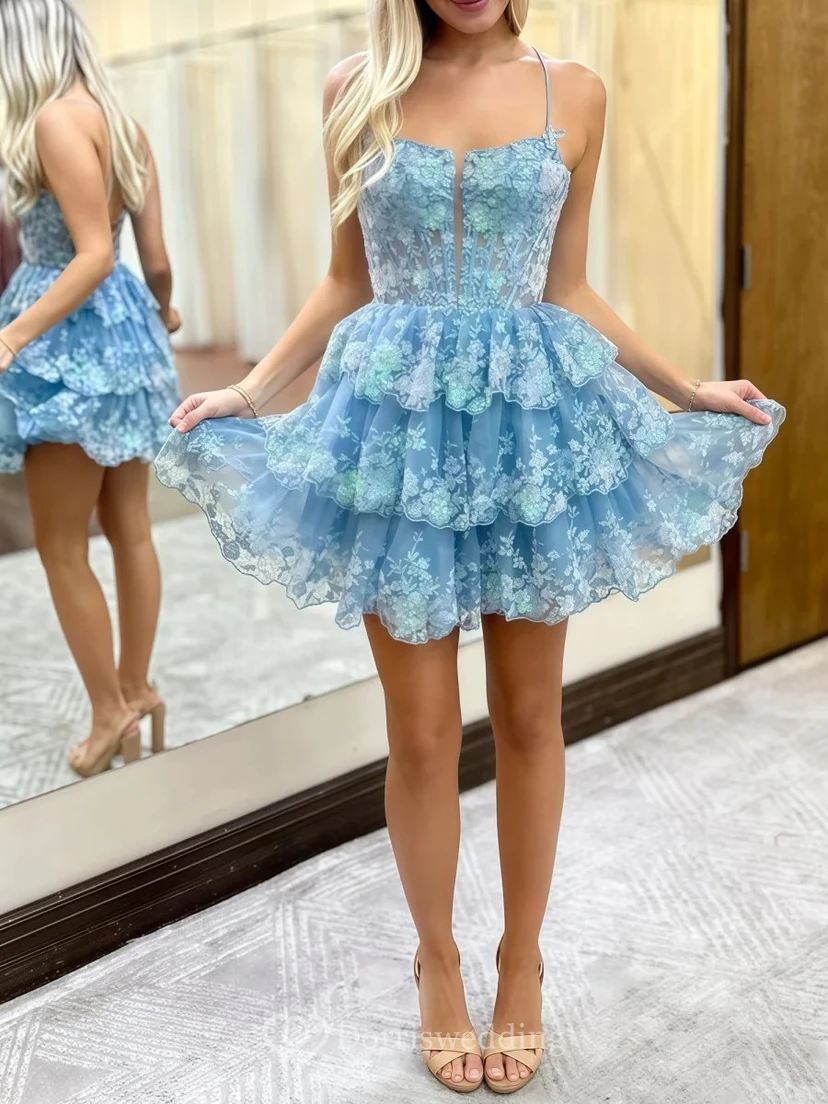 Hellblaues Minikleid aus Spitze mit Trägern