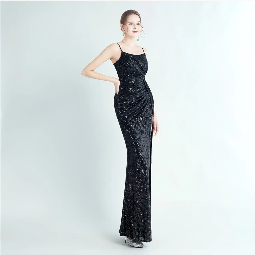 Robe de soirée longue à sequins haute densité, plissée, fendue sur le côté et à bretelles view 21