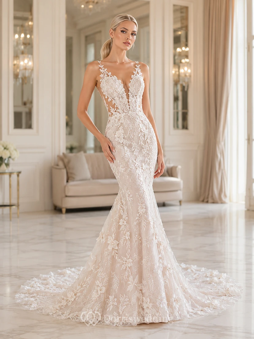 Robe de mariée sirène en dentelle à fines bretelles perlées et décolleté en V plongeant, boutons et traîne chapelle