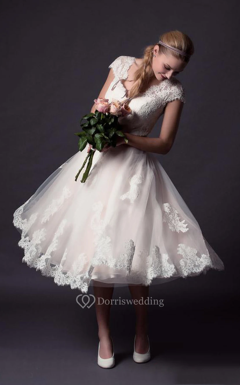 Robe trapèze mini col V à appliques et boutons en tulle et dentelle view 4