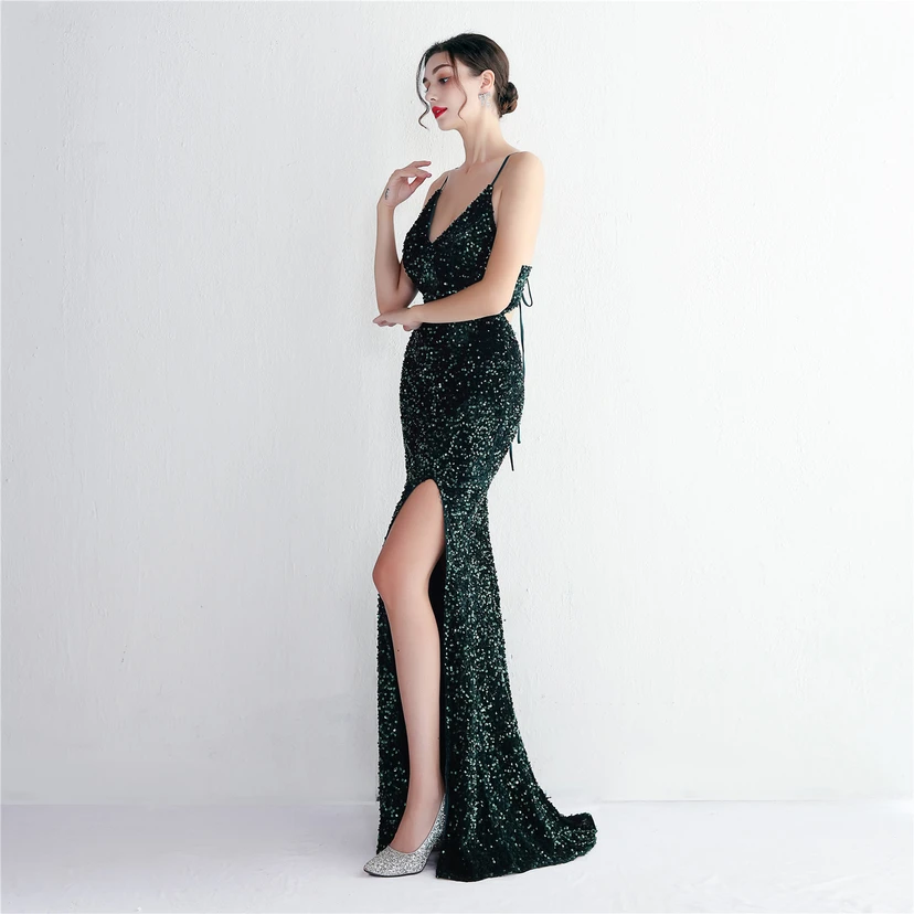 Paillettenbesetztes Abendkleid mit Samtsaum, langen Trägern und schmaler Silhouette für elegante Bankette view 22