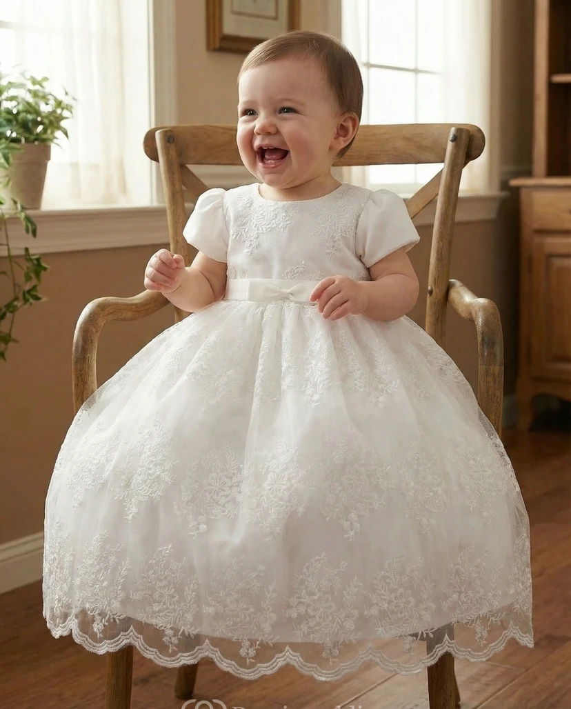 Vestido blanco de niña para bautizo, vestido de gala con falda de encaje y lazo en la cintura.